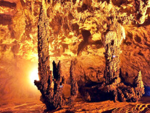 Nguom Ngao Cave